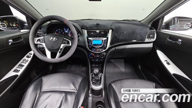 Hyundai Accent 2012 — photo 10