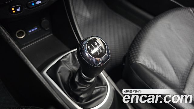 Hyundai Accent 2012 — photo 12