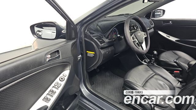 Hyundai Accent 2012 — photo 13