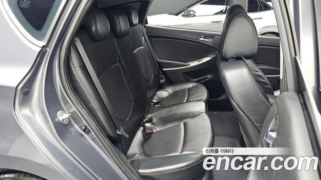 Hyundai Accent 2012 — photo 17