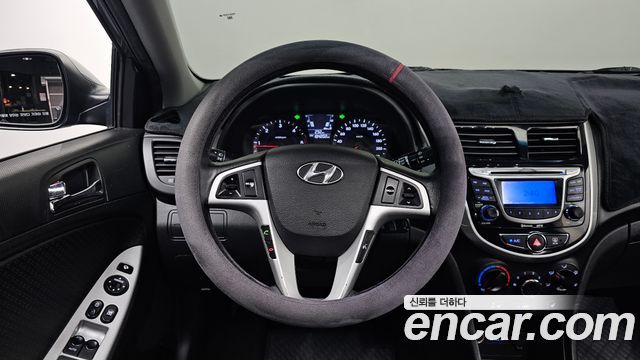 Hyundai Accent 2012 — photo 18