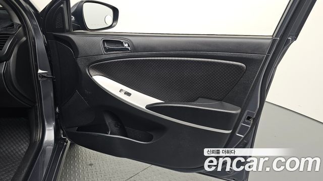 Hyundai Accent 2012 — photo 14