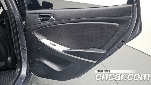 Hyundai Accent 2012 — photo 15