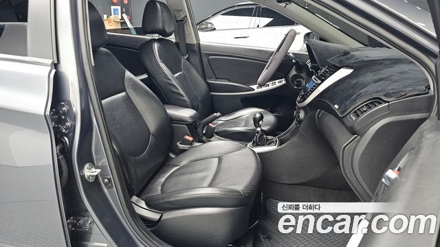 Hyundai Accent 2012 — photo 16