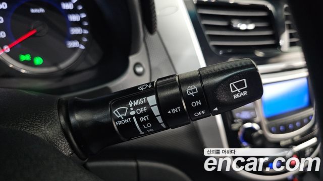 Hyundai Accent 2012 — photo 28