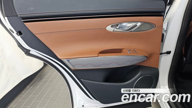 Genesis GV70 2021 — photo 15