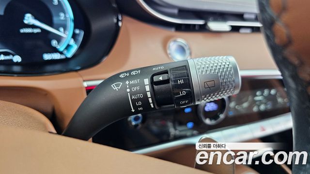 Genesis GV70 2021 — photo 28