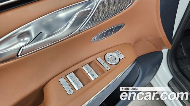 Genesis GV70 2021 — photo 29