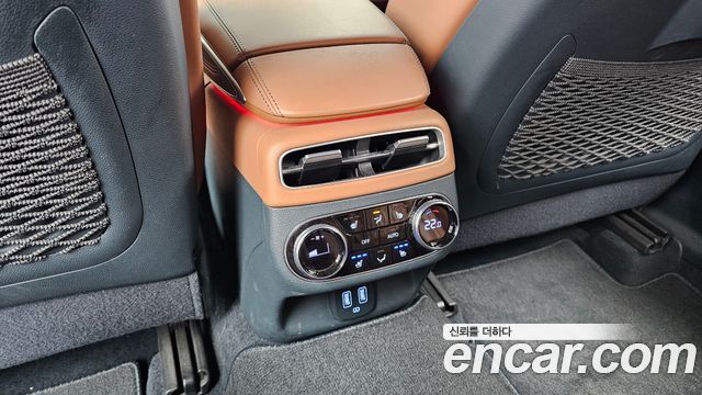 Genesis GV70 2021 — photo 32