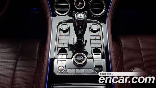 Bentley Continental 2023 — photo 12