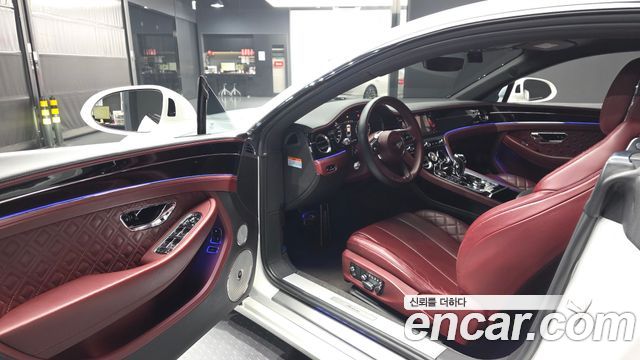 Bentley Continental 2023 — photo 13