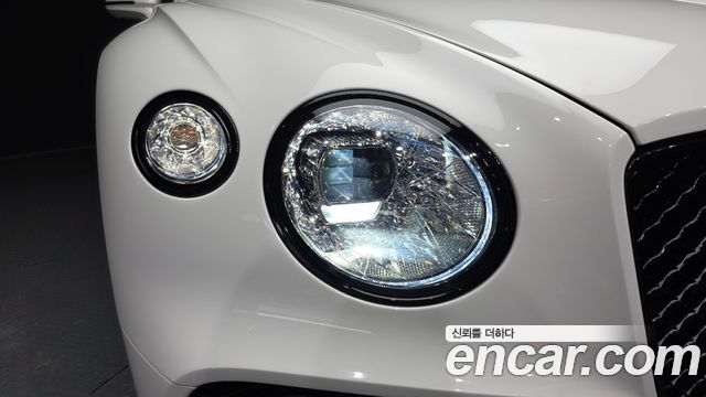 Bentley Continental 2023 — photo 8