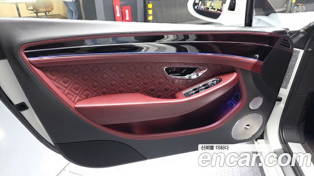 Bentley Continental 2023 — photo 14