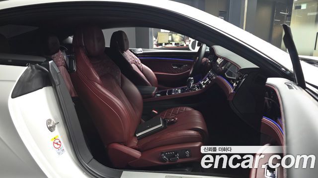 Bentley Continental 2023 — photo 16