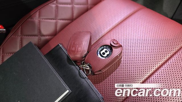 Bentley Continental 2023 — photo 32
