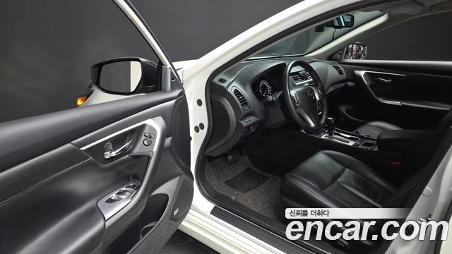 Nissan Altima 2017 — photo 13