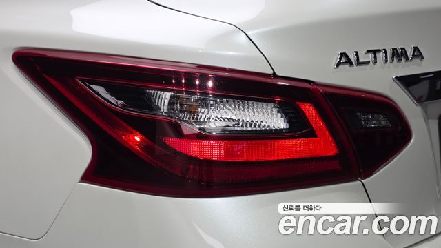 Nissan Altima 2017 — photo 9