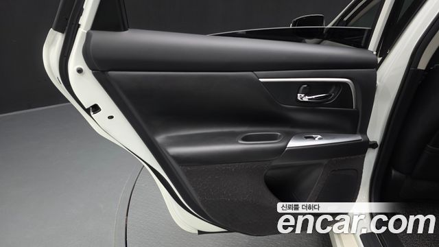 Nissan Altima 2017 — photo 15