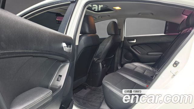 Kia K3 2017 — photo 18