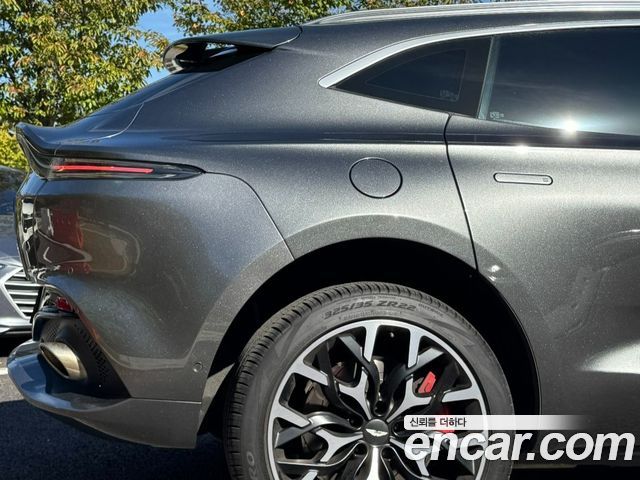 Aston Martin DBX 2022 — photo 4