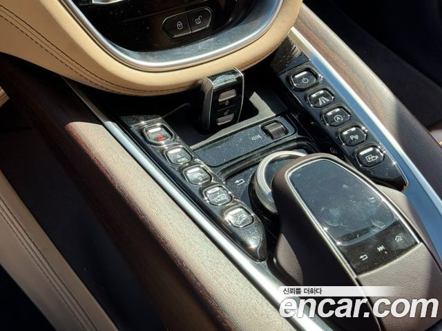 Aston Martin DBX 2022 — photo 6