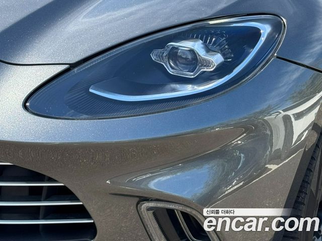 Aston Martin DBX 2022 — photo 12