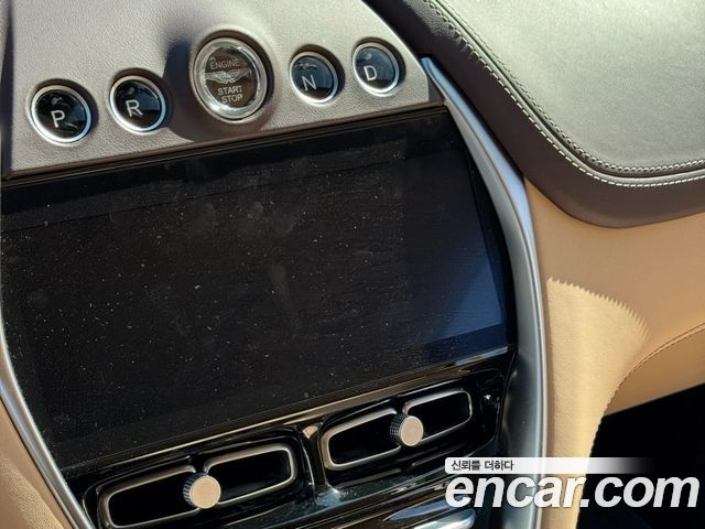 Aston Martin DBX 2022 — photo 15