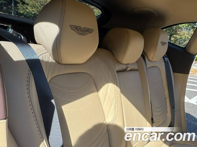 Aston Martin DBX 2022 — photo 16