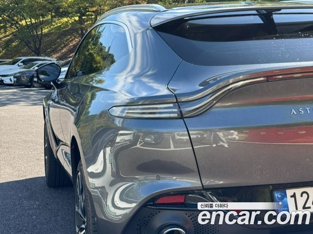 Aston Martin DBX 2022 — photo 18