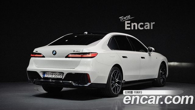 BMW 7-Series 2025 — photo 2