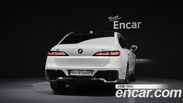 BMW 7-Series 2025 — photo 4