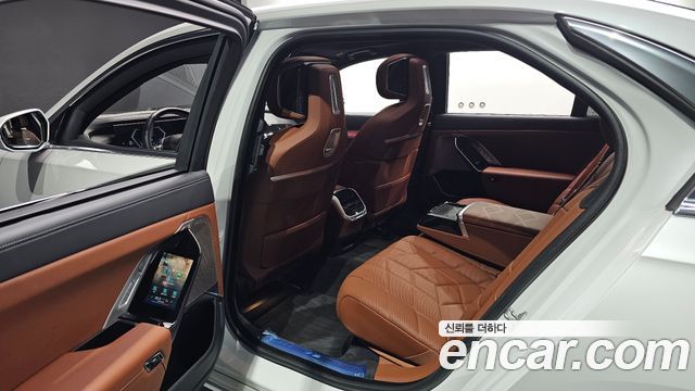 BMW 7-Series 2025 — photo 11