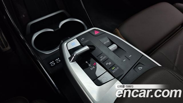 BMW iX1 2024 — photo 12