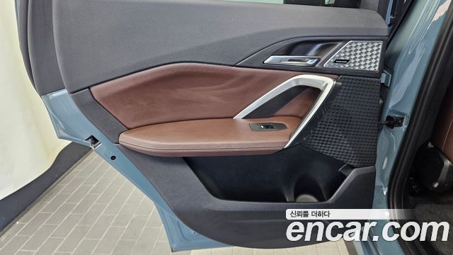 BMW iX1 2024 — photo 15