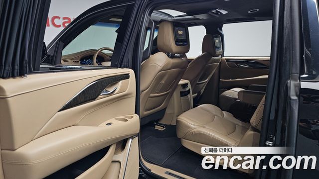 Cadillac Escalade 2019 — photo 18