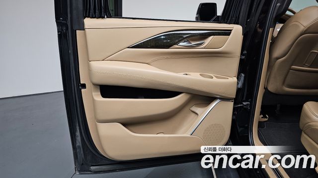 Cadillac Escalade 2019 — photo 15