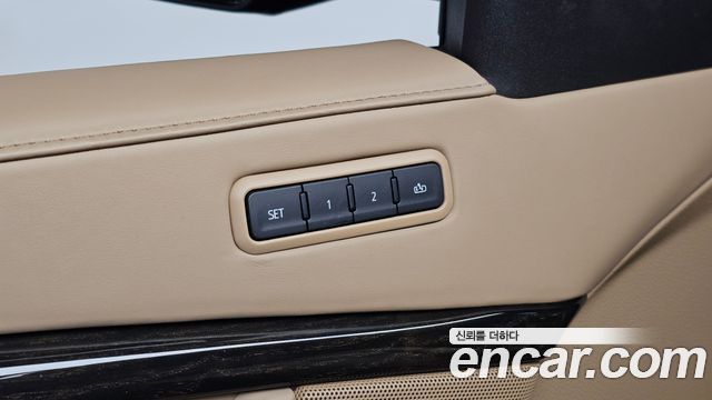 Cadillac Escalade 2019 — photo 32