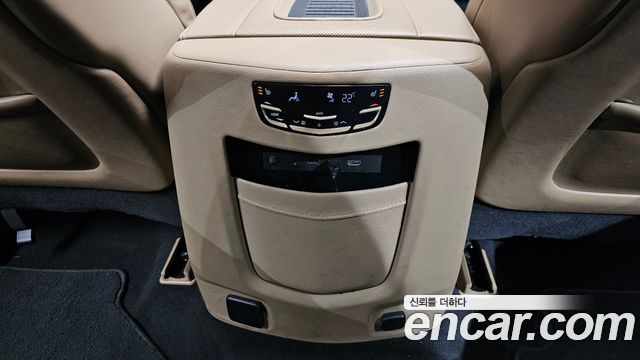 Cadillac Escalade 2019 — photo 36