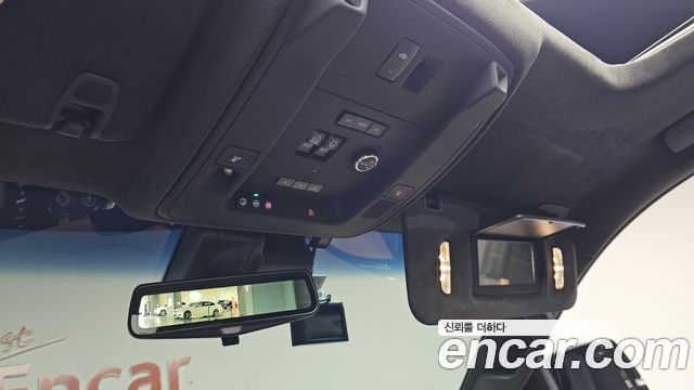 Cadillac Escalade 2019 — photo 37