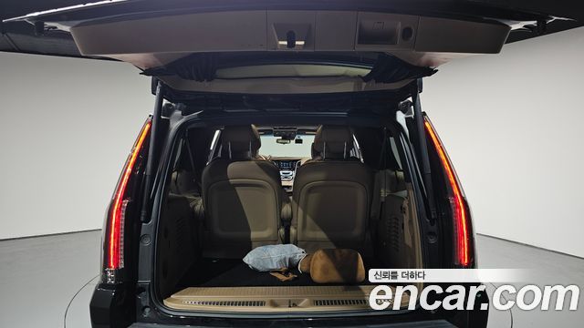 Cadillac Escalade 2019 — photo 39