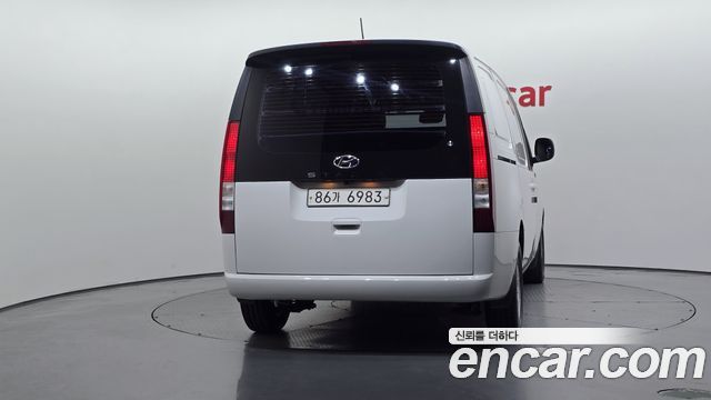 Hyundai Staria 2022 — photo 4