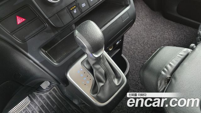 Hyundai Staria 2022 — photo 9