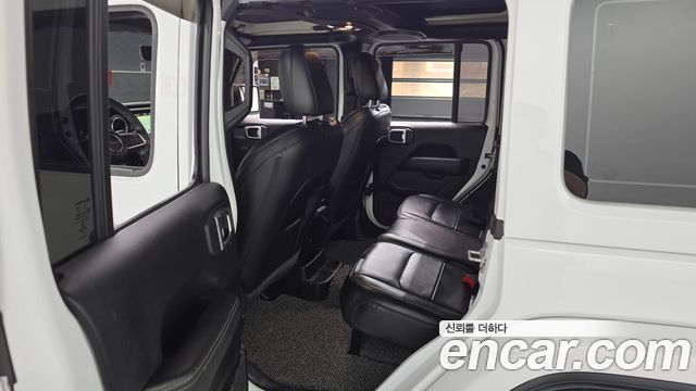 Jeep Wrangler 2022 — photo 17