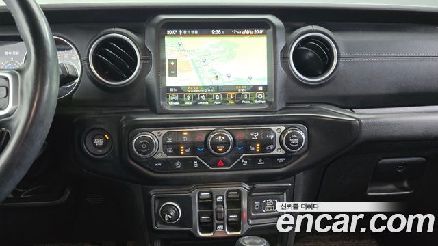 Jeep Wrangler 2022 — photo 18