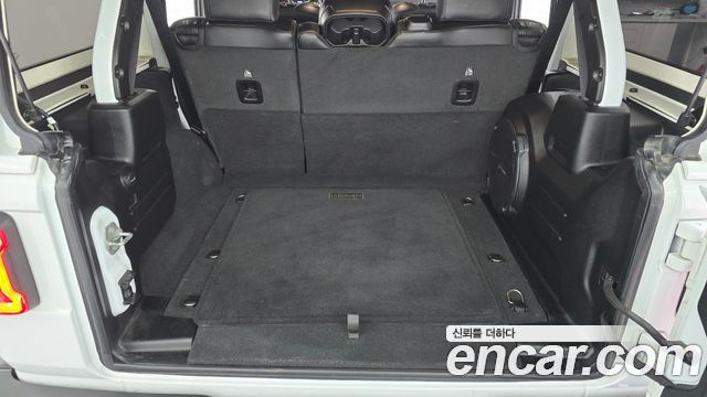 Jeep Wrangler 2022 — photo 21