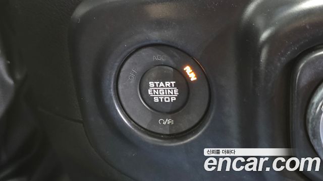 Jeep Wrangler 2022 — photo 24