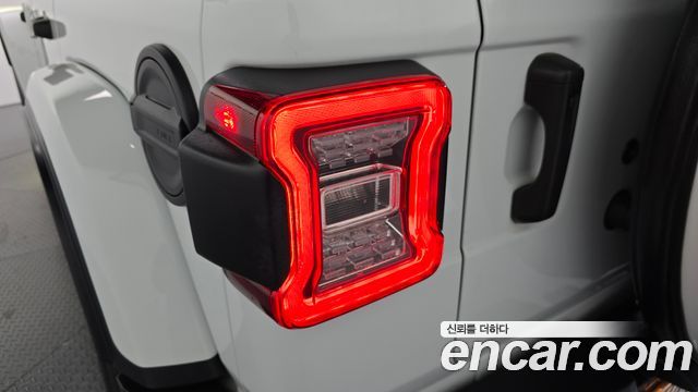 Jeep Wrangler 2022 — photo 9