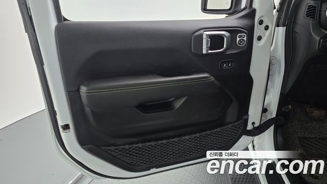 Jeep Wrangler 2022 — photo 14