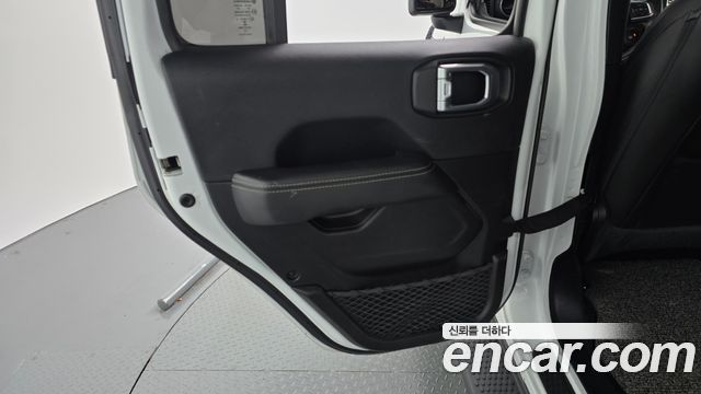 Jeep Wrangler 2022 — photo 15