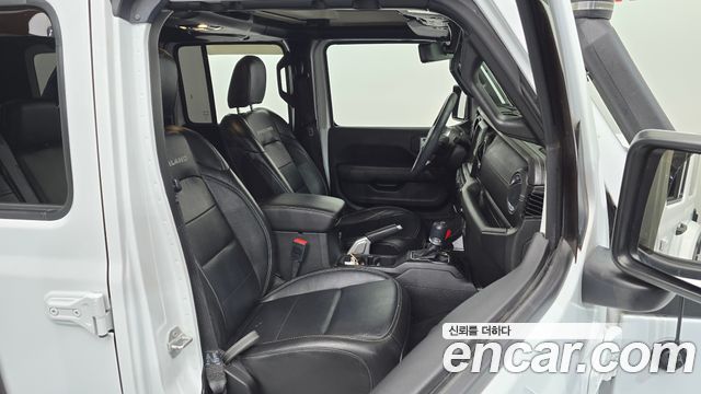 Jeep Wrangler 2022 — photo 16